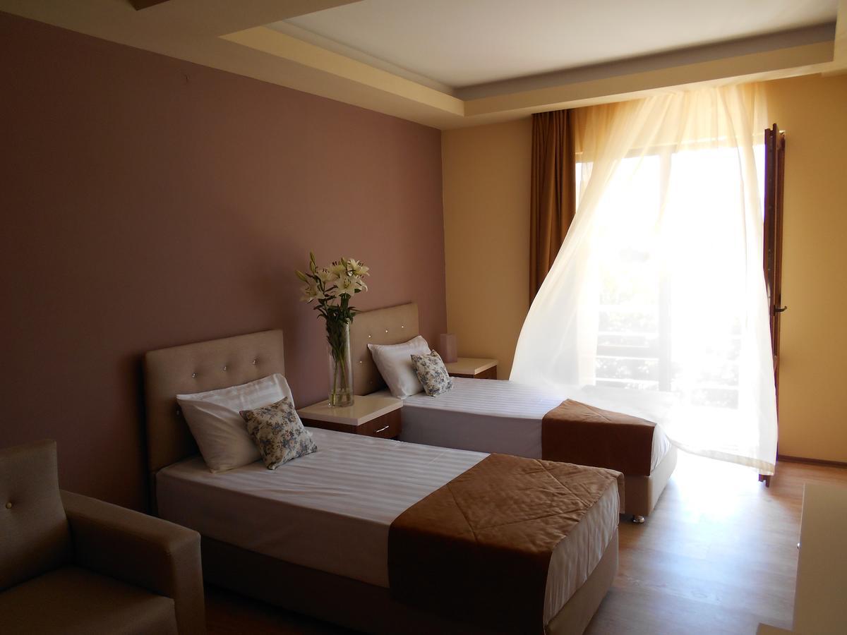 Hotel Amrita Сухуми Екстериор снимка