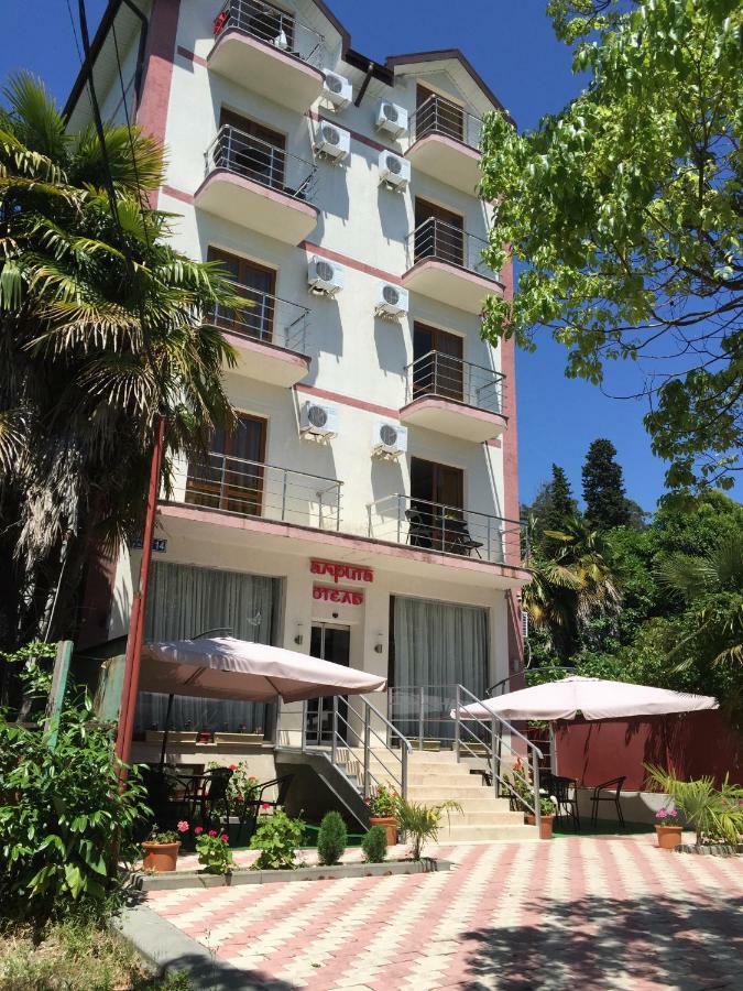 Hotel Amrita Сухуми Екстериор снимка
